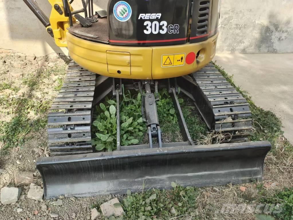 CAT 303 CR 小型挖掘机