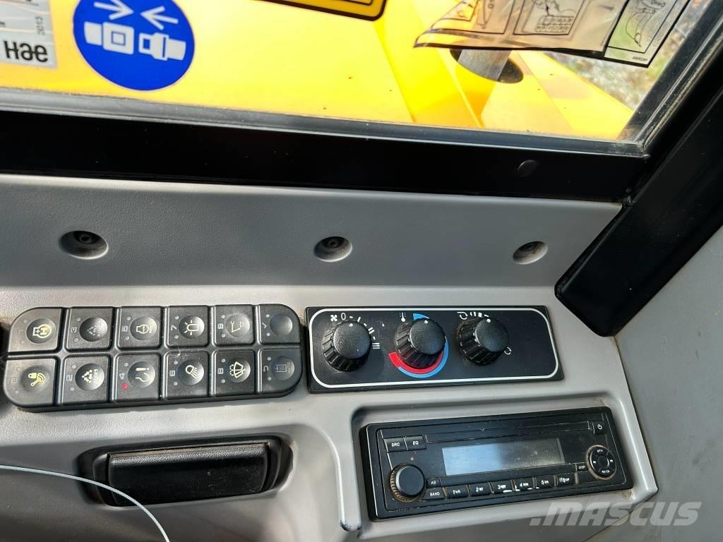 JCB 48 Z-1 小型挖掘机