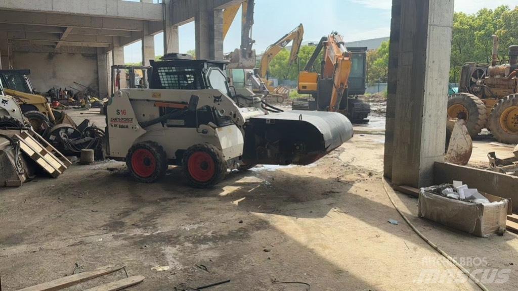 Bobcat S 16 滑移装载机