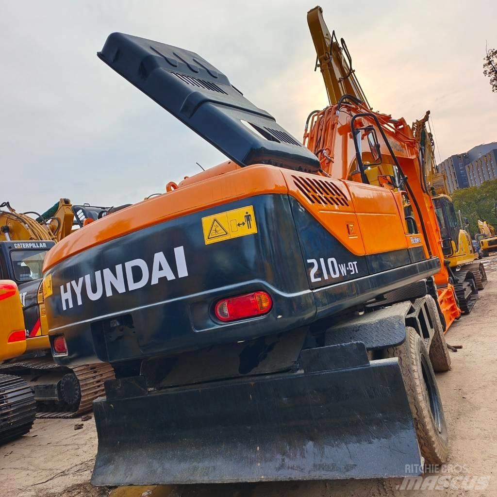 Hyundai 210W-9 轮式挖掘机