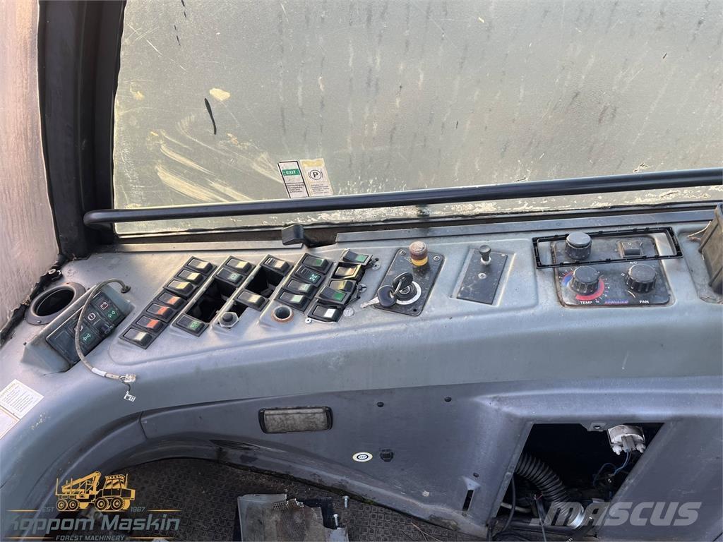 Timberjack 1270C 驾驶室与内部