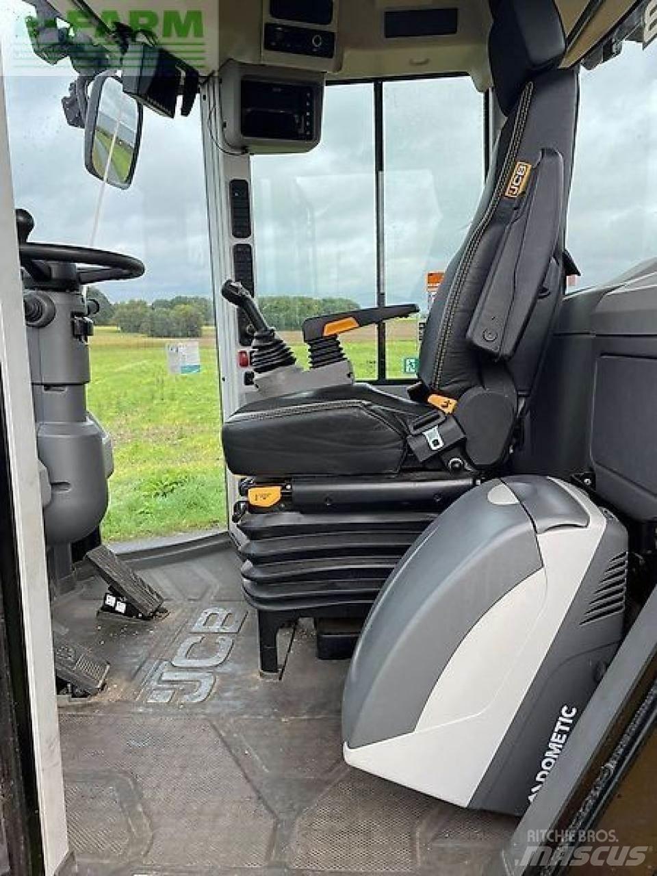 JCB 427 agri 小型挖掘机