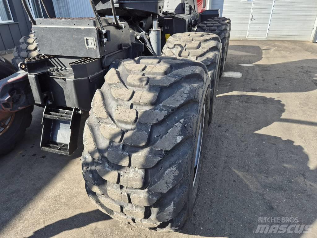 Komatsu 931 XC 收割机