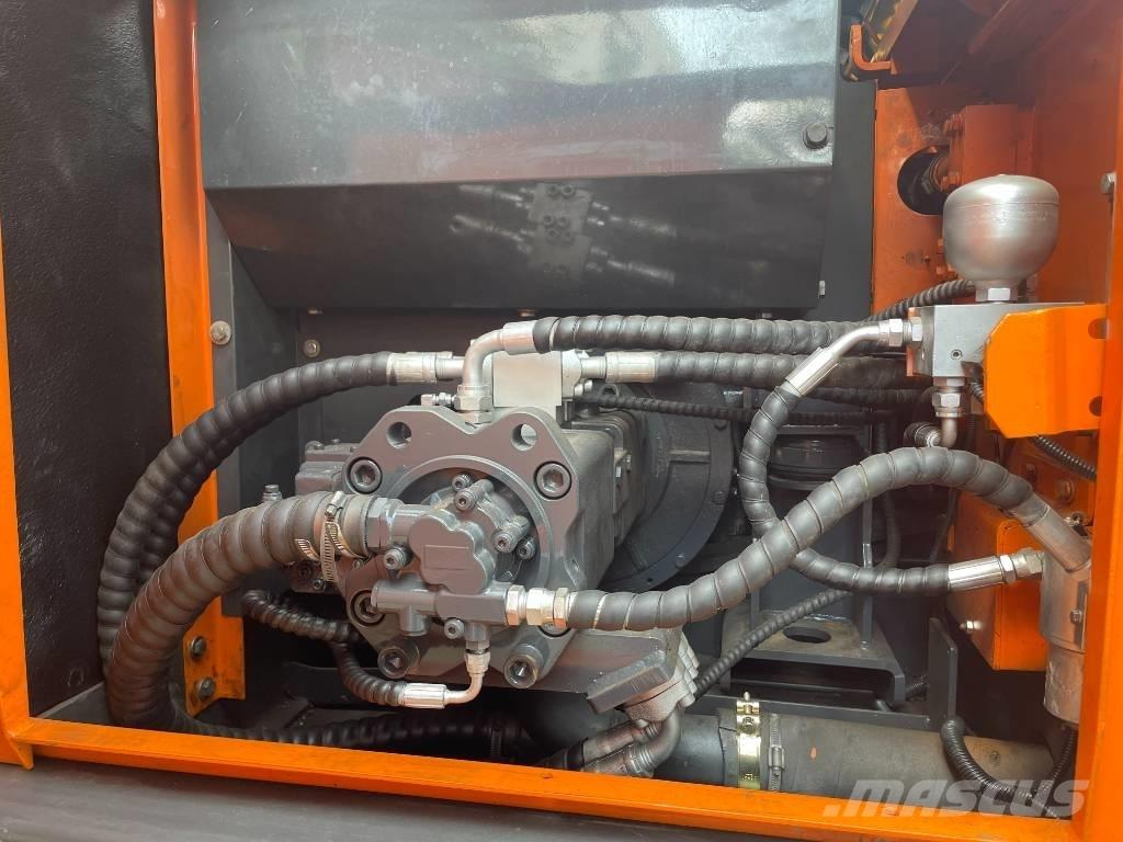 Doosan DX 225 LCA 中型挖掘机