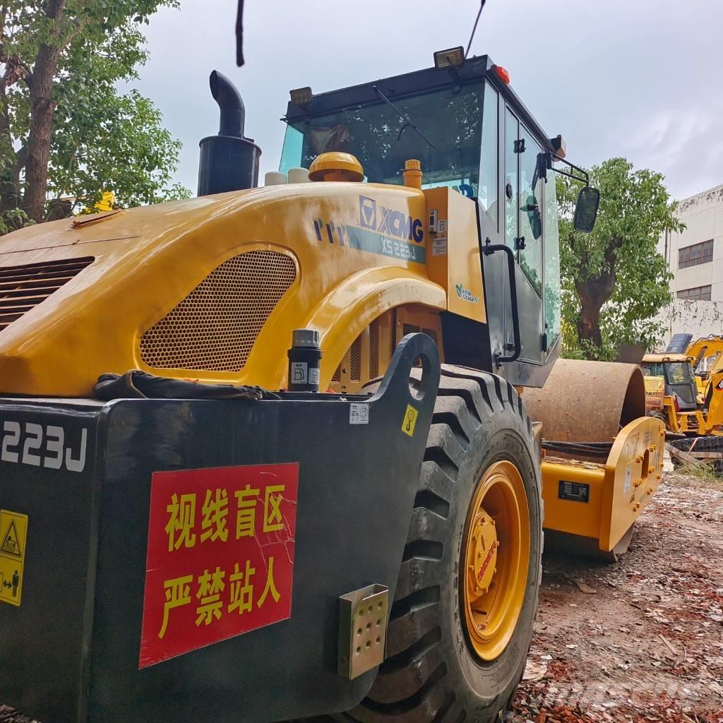 XCMG XS 223 J 单轮压路机