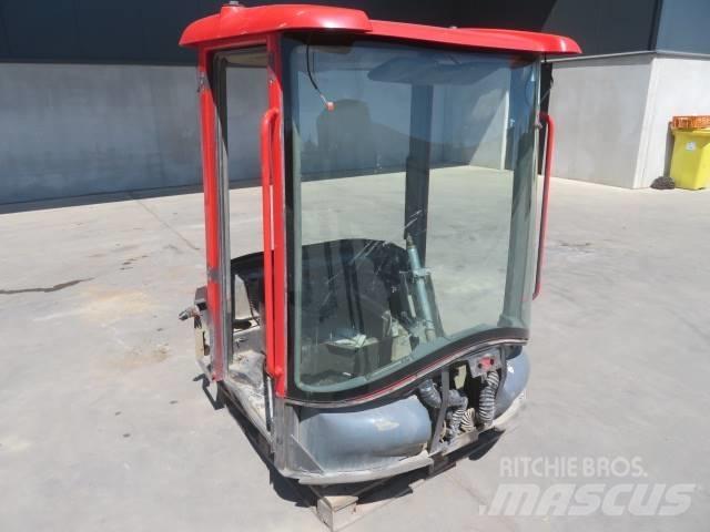 Volvo L30B / L35B 驾驶室与内部