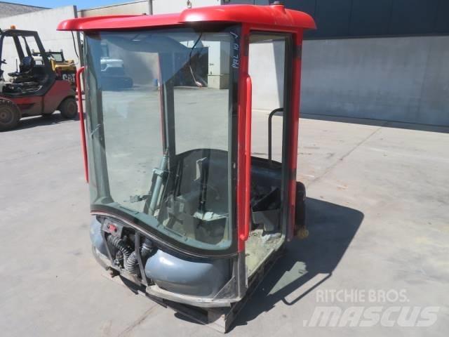 Volvo L30B / L35B 驾驶室与内部