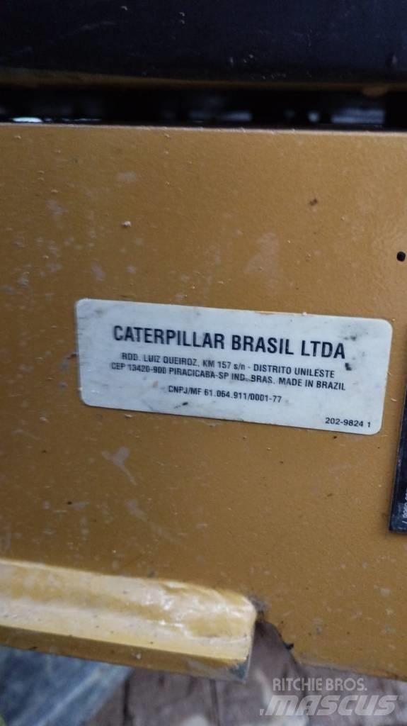 CAT 313D2L 履带挖掘机