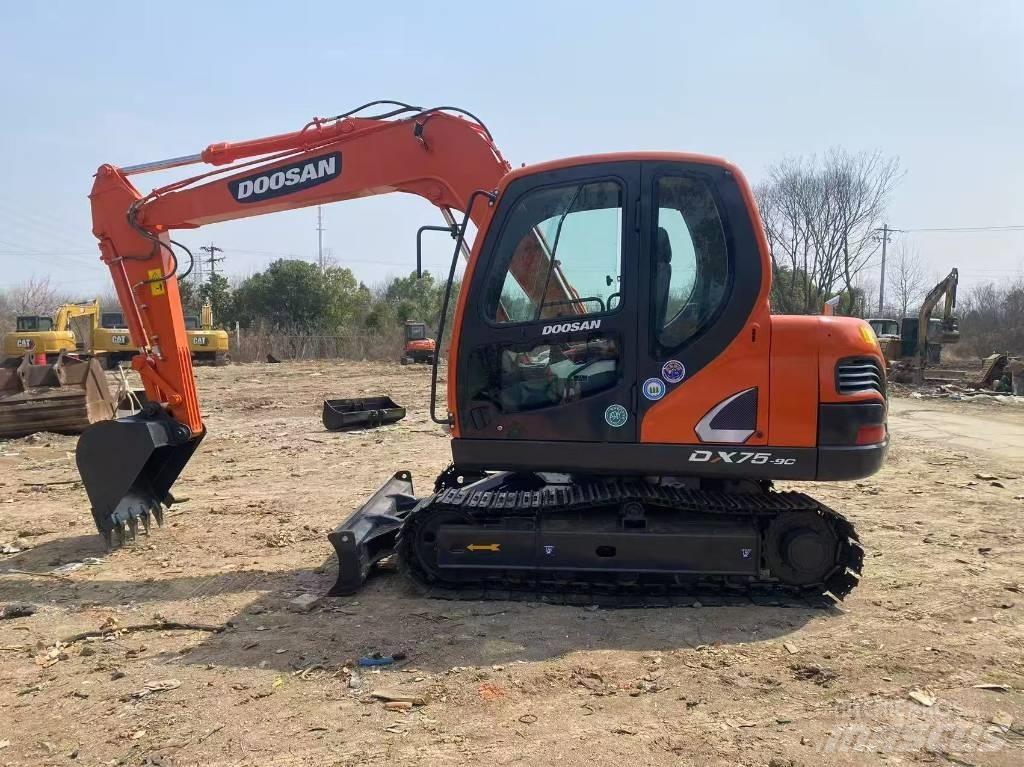 Doosan DX75 小型挖掘机