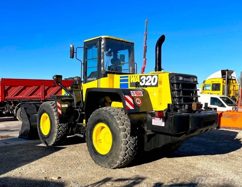 Komatsu WA 320 轮式装载机