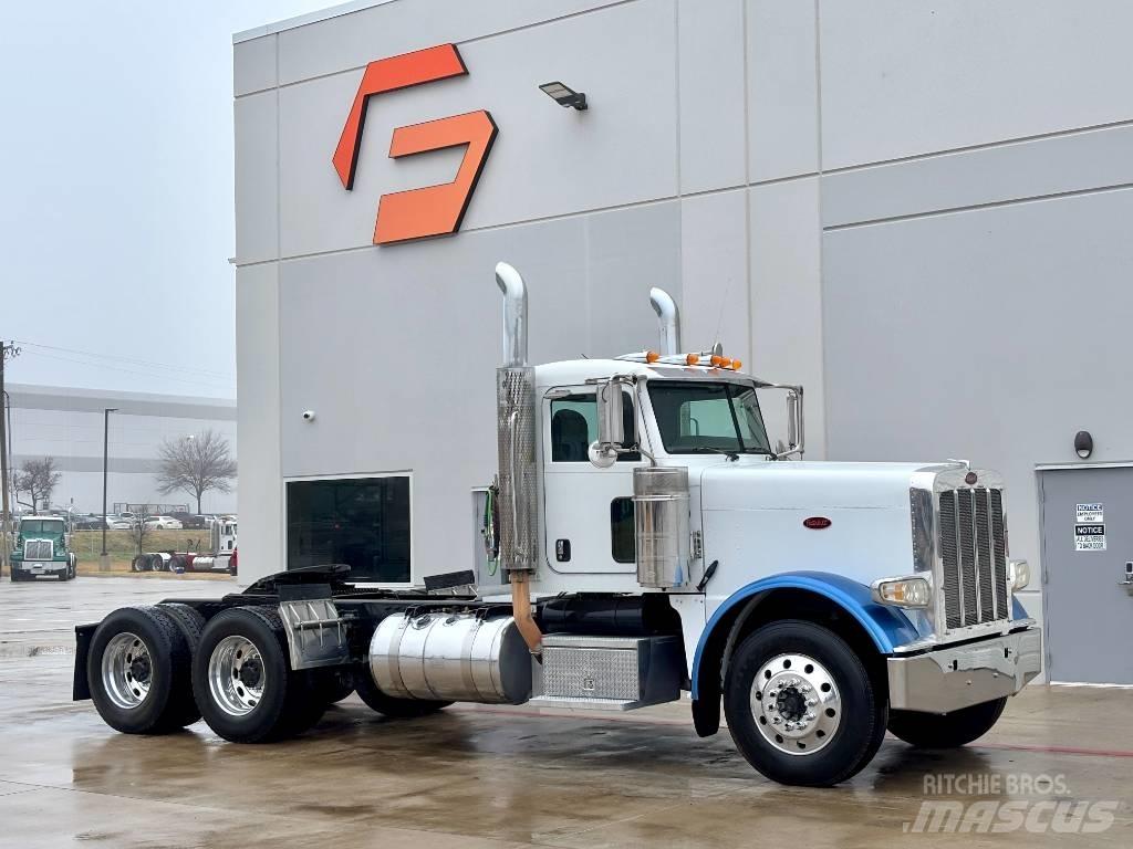 Peterbilt 388 牵引车