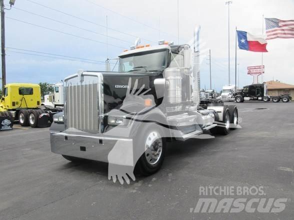 Kenworth W900 牵引车