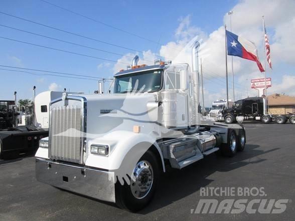 Kenworth W900L 牵引车