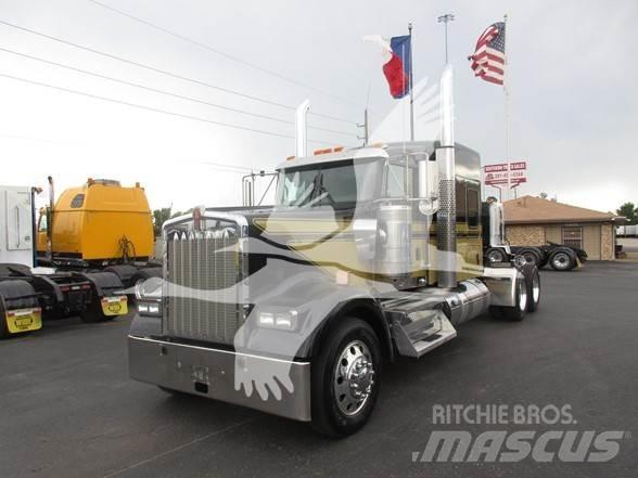 Kenworth W900L 牵引车