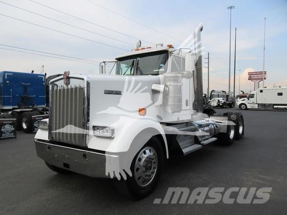 Kenworth W900L 牵引车