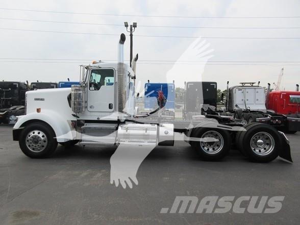 Kenworth W900L 牵引车
