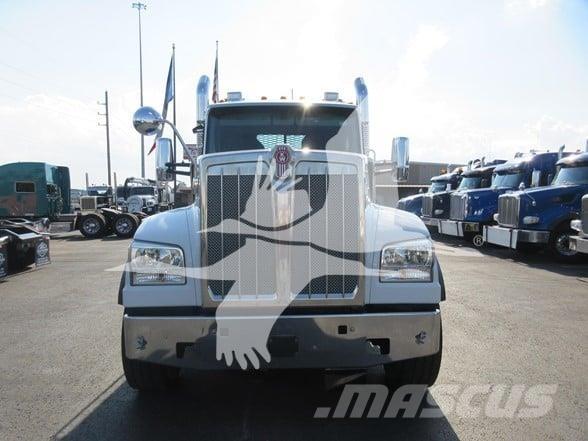 Kenworth W990 牵引车