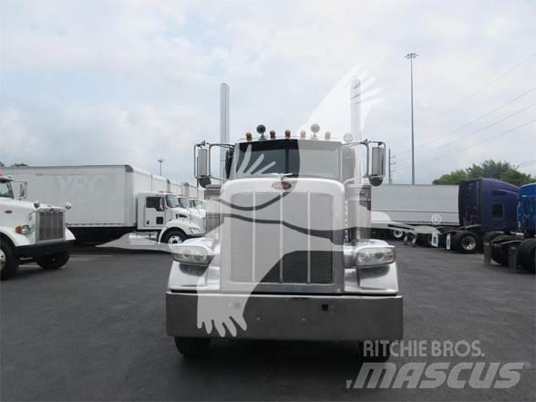 Peterbilt 388 牵引车