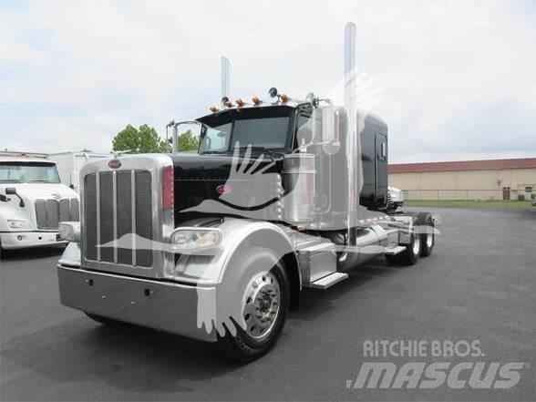 Peterbilt 388 牵引车