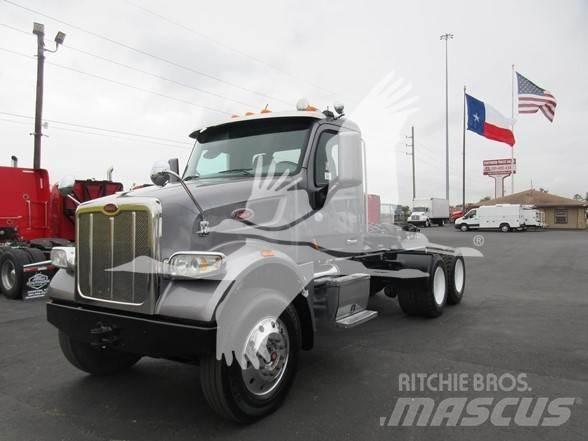 Peterbilt 567 牵引车
