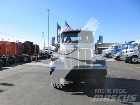 Peterbilt 567 牵引车