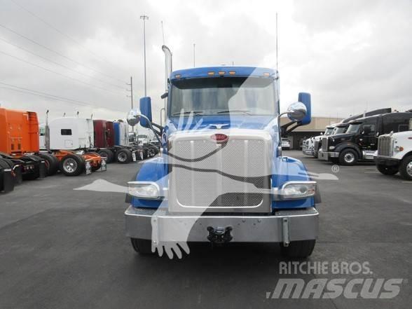 Peterbilt 567 牵引车