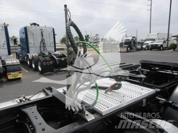 Peterbilt 567 牵引车