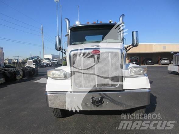Peterbilt 567 牵引车
