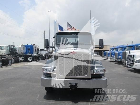 Peterbilt 567 牵引车