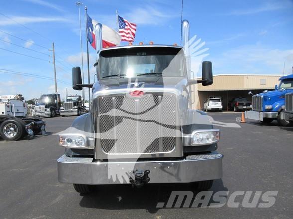 Peterbilt 567 牵引车