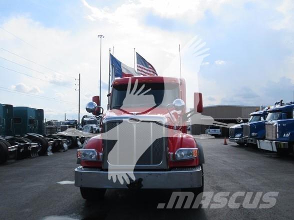 Peterbilt 567 牵引车