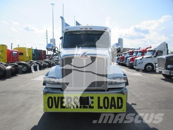 Peterbilt 567 牵引车