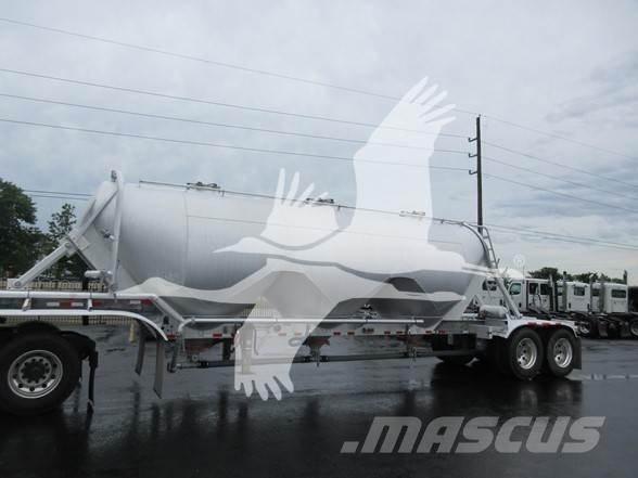 Polar  油罐半挂车