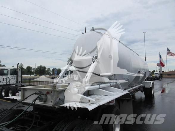 Polar  油罐半挂车