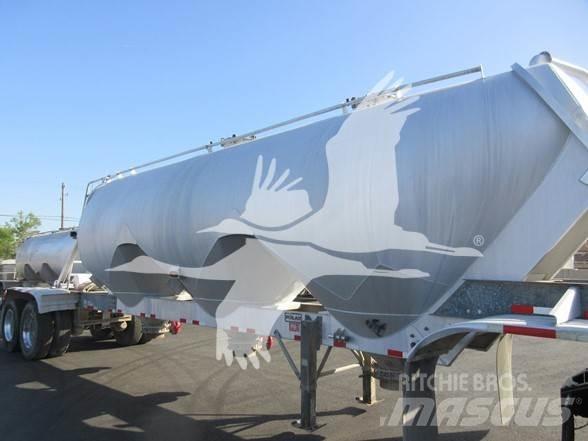 Polar 1000 油罐半挂车
