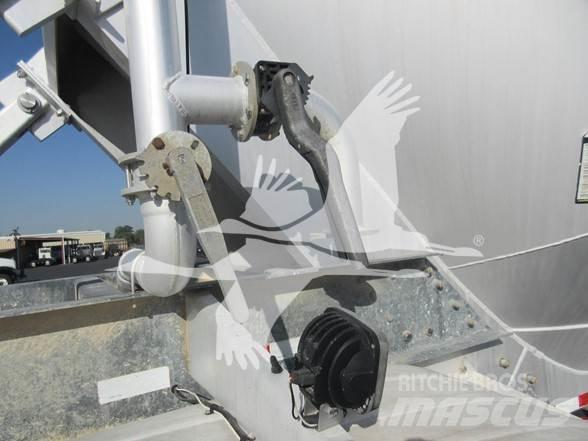 Polar 1000 油罐半挂车