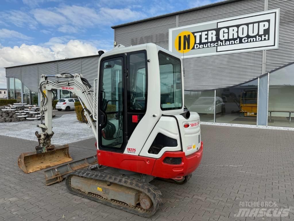 Takeuchi TB 225 V3 小型挖掘机