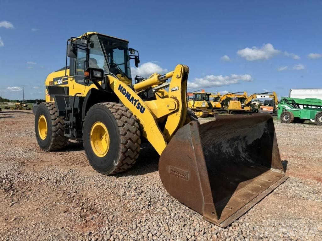 Komatsu WA 320 轮式装载机