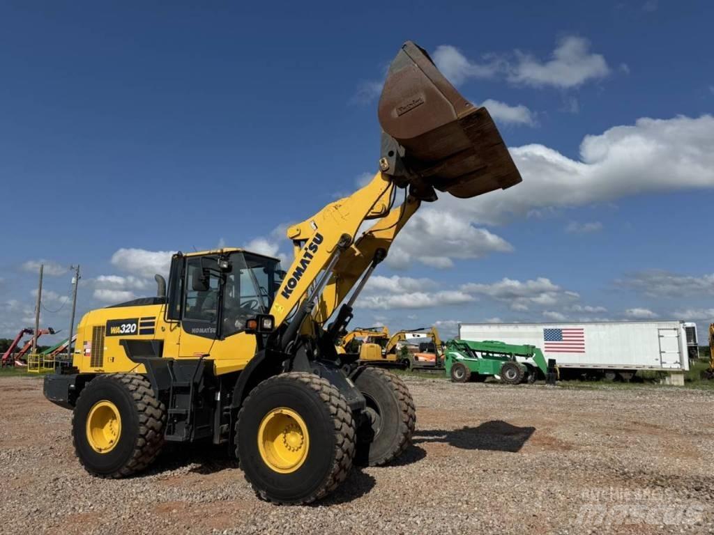 Komatsu WA 320 轮式装载机