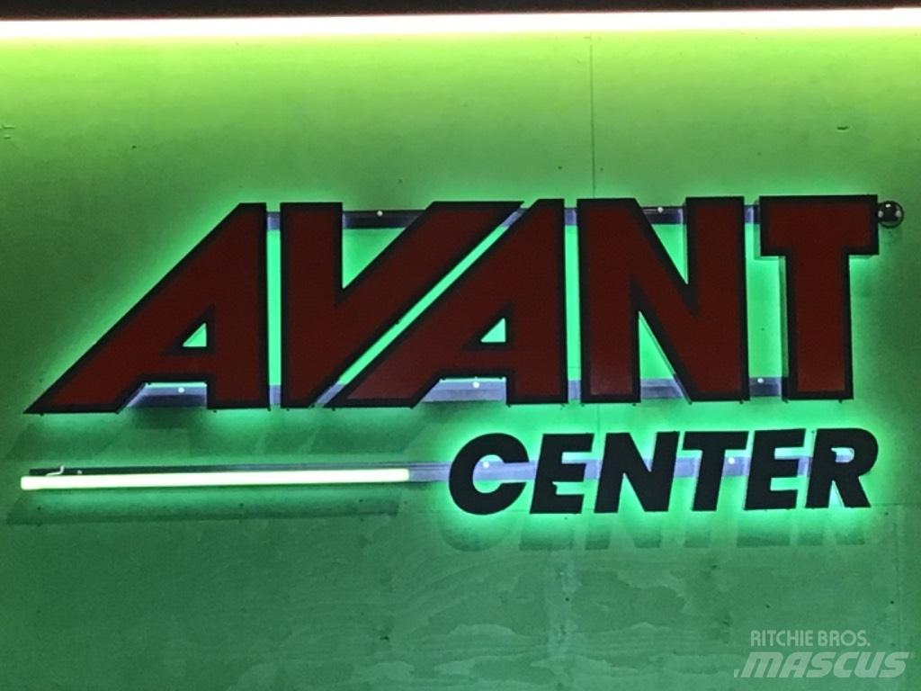 Avant 423 滑移装载机