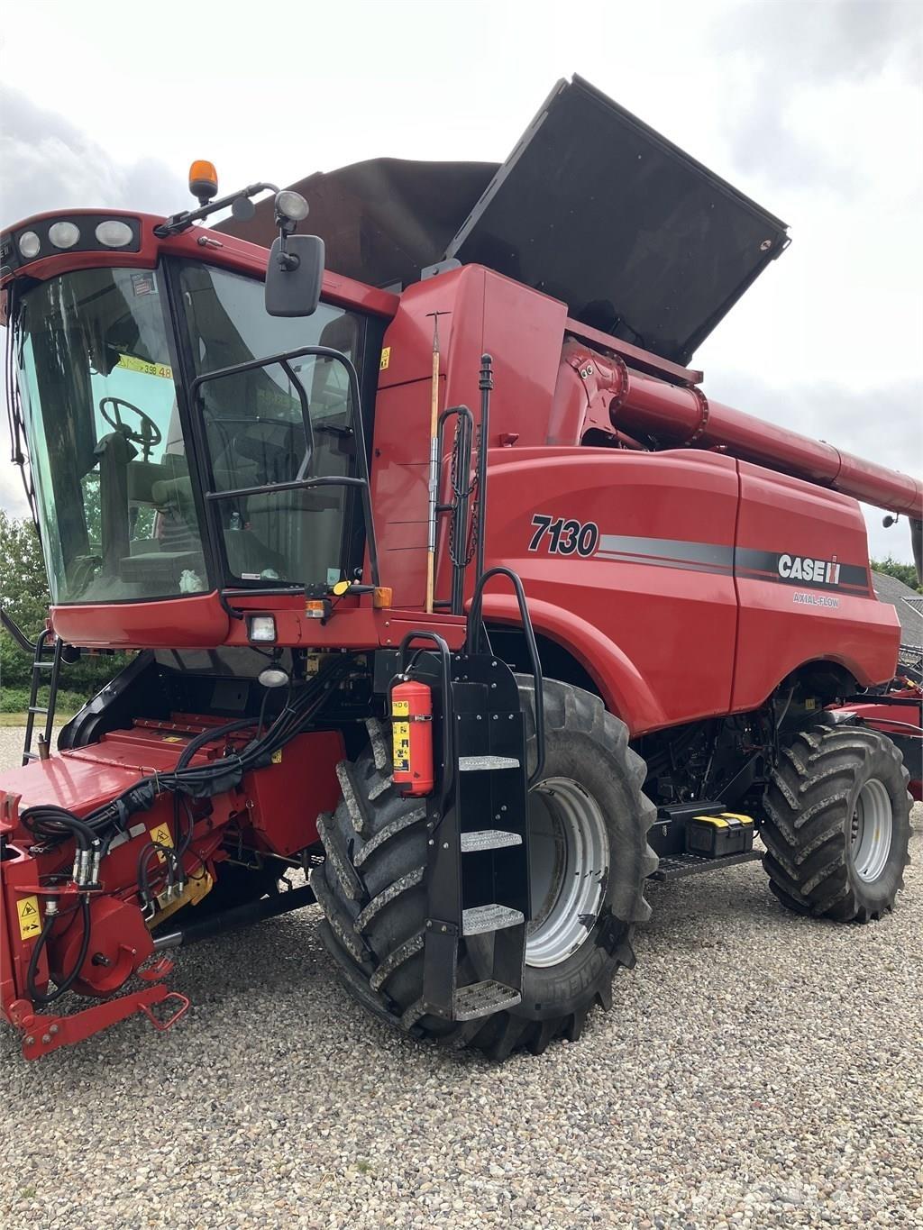 CASE Axial Flow 7130 联合收割机