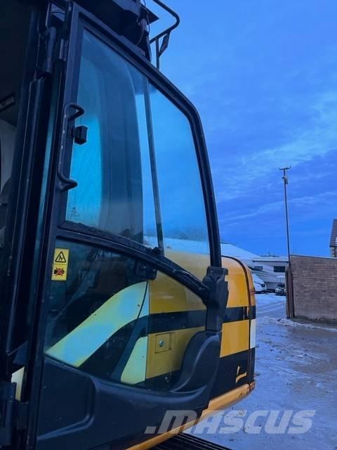 JCB JS 130 履带挖掘机