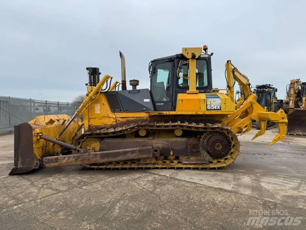 Komatsu D65EX-15 履带式推土机