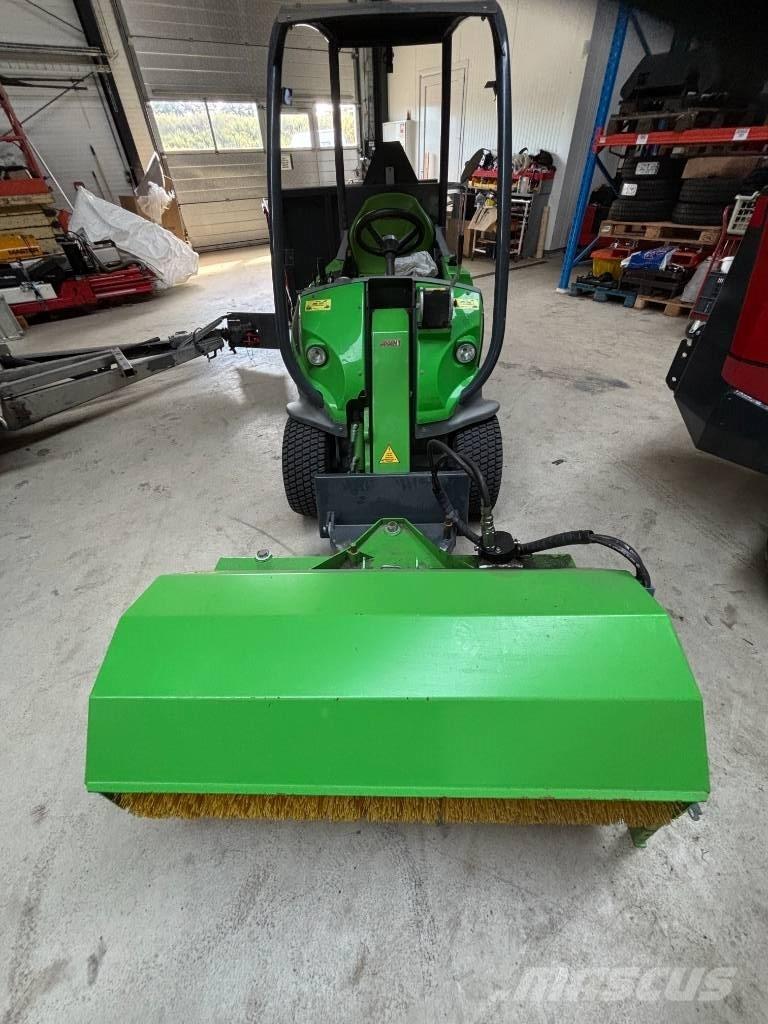 Avant 220 小型装载机