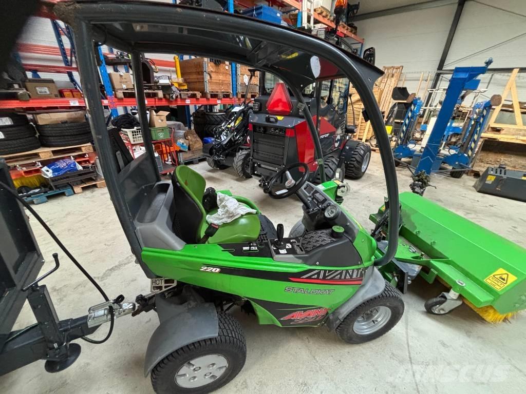 Avant 220 小型装载机
