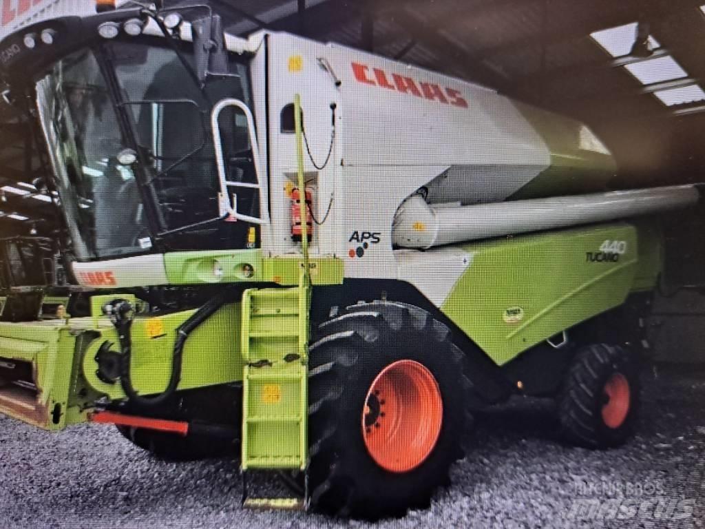 CLAAS Tucano 440 联合收割机