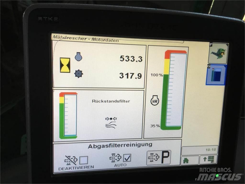 John Deere S685 联合收割机