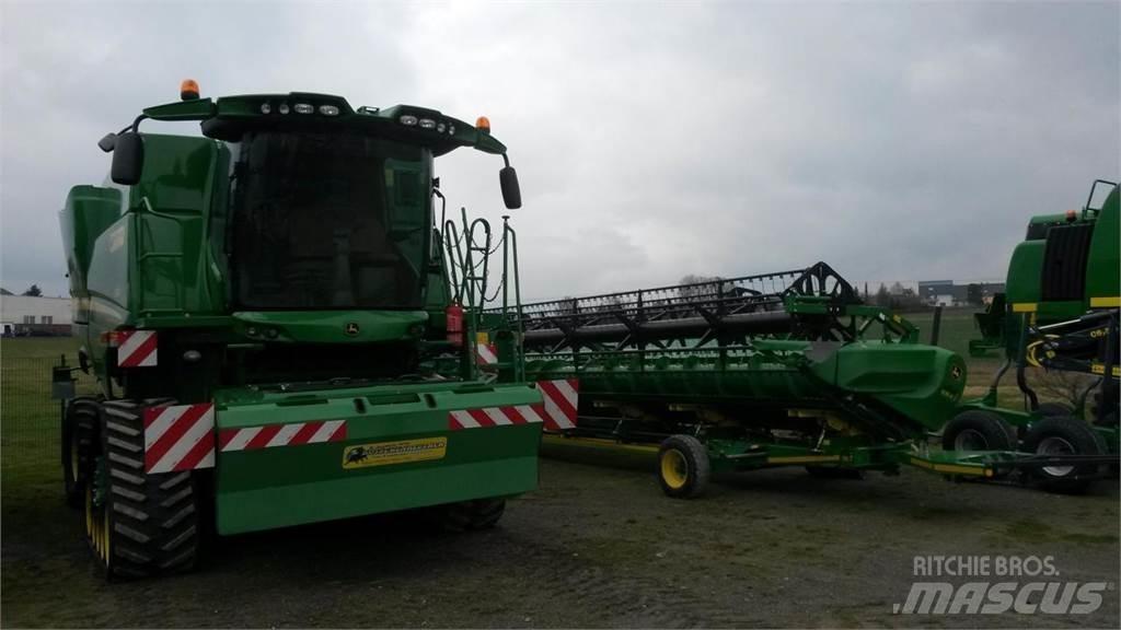 John Deere S685 联合收割机