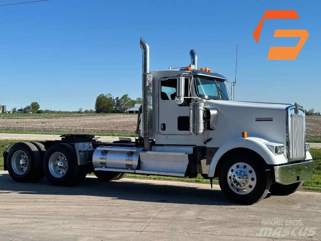 Kenworth W900 牵引车