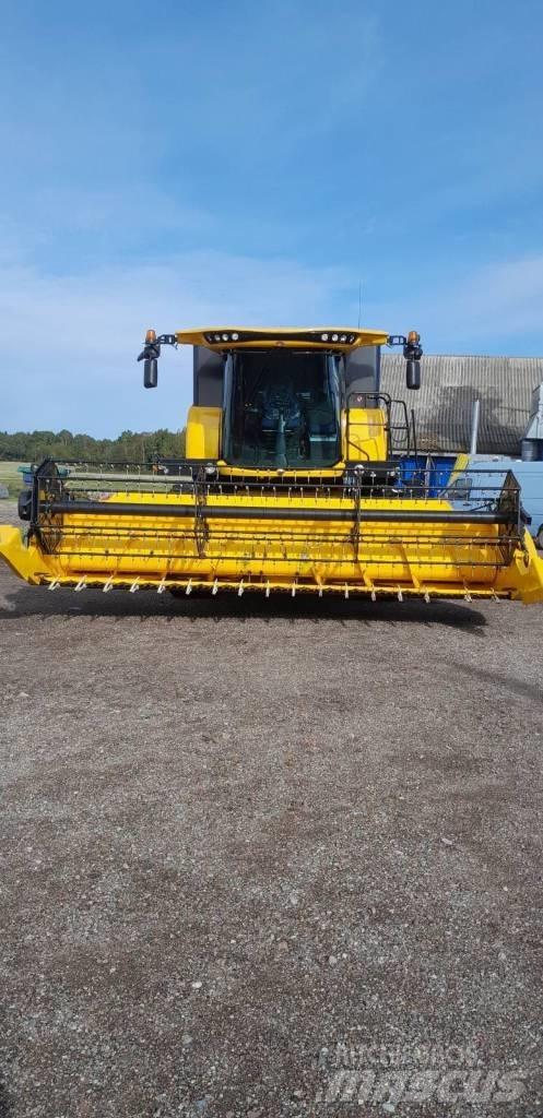 New Holland CX 5.80 联合收割机